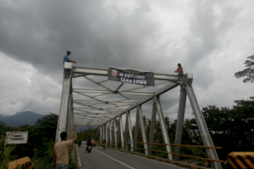 Spanduk Propinsi Tana Luwu