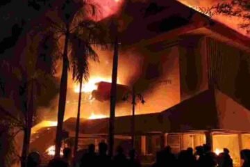 Kantor DPRD Sulawesi Selatan terbakar