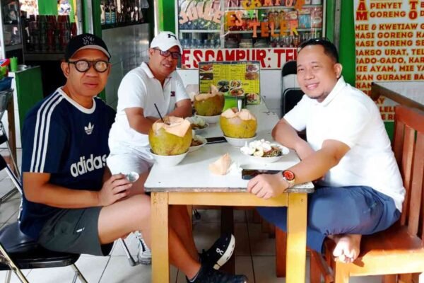 Asri Tadda bersama Yusuf Lakaseng dan Sarju Junaedi